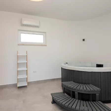 Stunning In With Outdoor Swimming Pool, Sauna And 2 Bedrooms Holiday home *