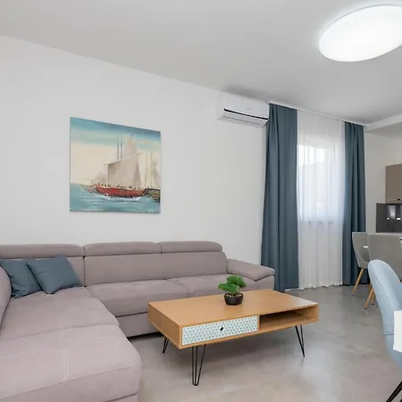 Stunning In With Outdoor Swimming Pool, Sauna And 2 Bedrooms